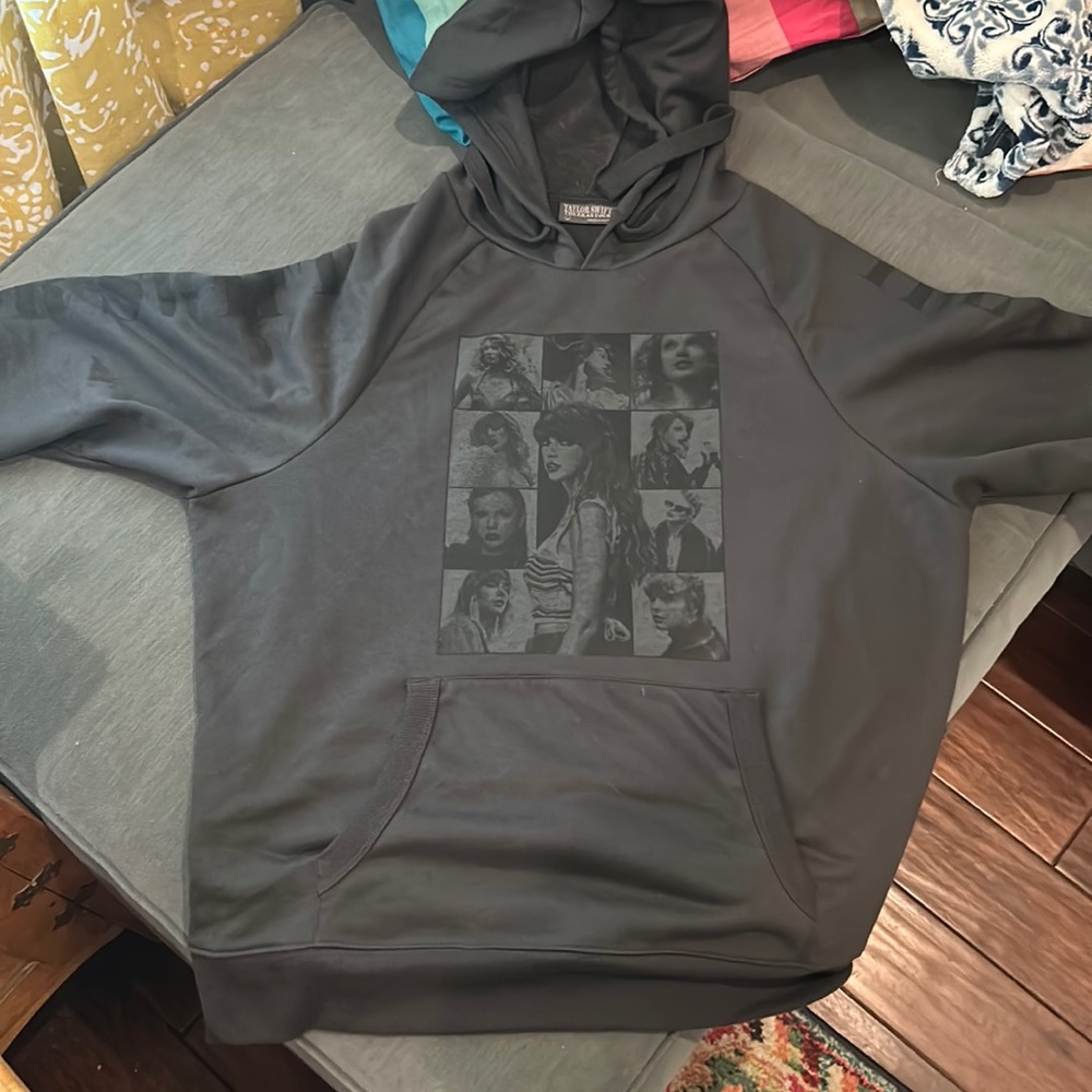 OFFICIAL TAYLOR SWIFT ERAS TOUR HOODIE! Size L, bought at the ATL show.